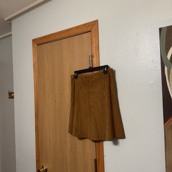 Loft Size 2 Solid Brown Faux Suede Above-Knee A-Line Skirt - EUC - Picture 3 of 4